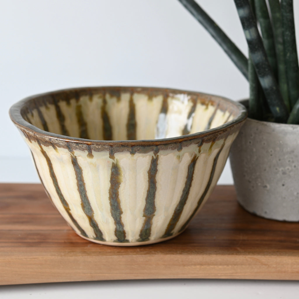 Good Earth Pottery Large Serving Bowl Sparrow