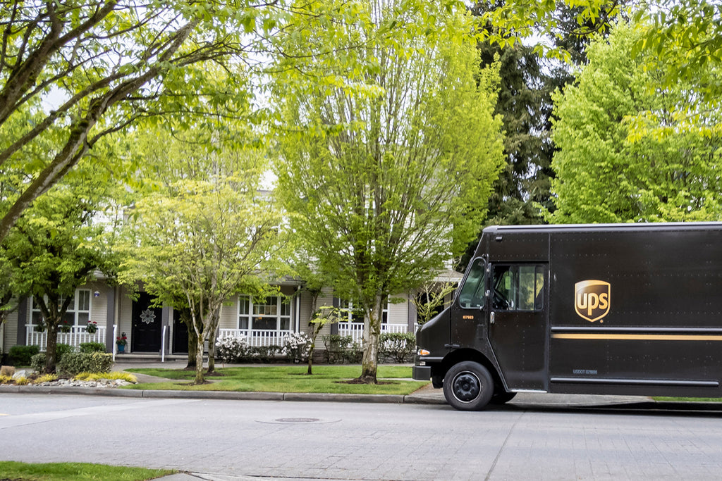image of UPS truck pulling to front of house for a Mississippi delivery